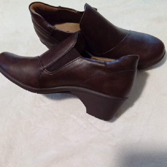 Stylish Brown Leather Loafers for Women - Picture 4 of 8